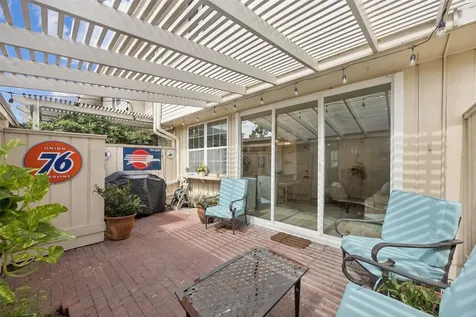 1223 Fountain View Drive 124 Houston TX 77057