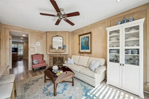 1223 Fountain View Drive 124 Houston TX 77057