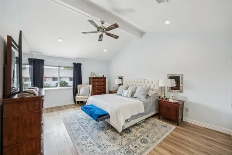 1223 Fountain View Drive 124 Houston TX 77057