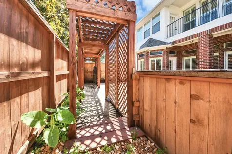 5346 Hidalgo Street Houston TX 77056