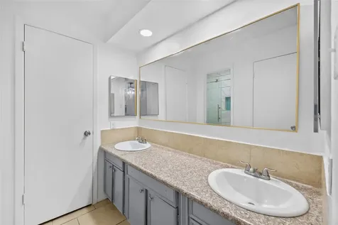 6517 S Briar Bayou Drive Houston TX 77072