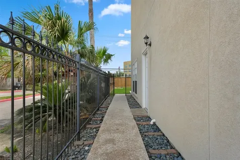 6107 S Arrowana Lane Houston TX 77036