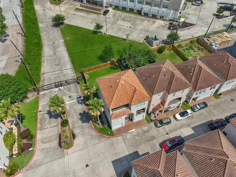 6107 S Arrowana Lane Houston TX 77036