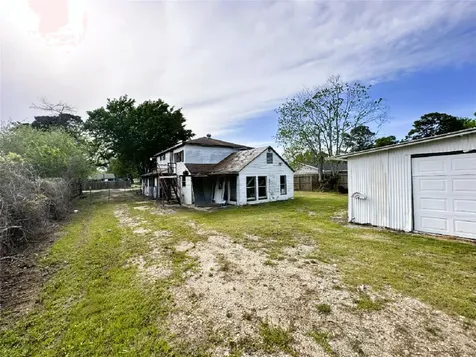 207 S 5th Street Highlands TX 77562
