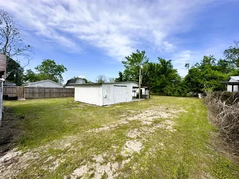 207 S 5th Street Highlands TX 77562