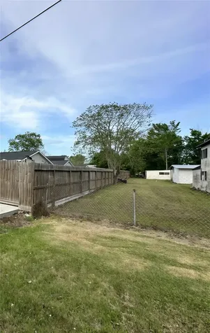 207 S 5th Street Highlands TX 77562