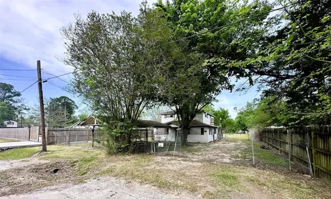 207 S 5th Street Highlands TX 77562