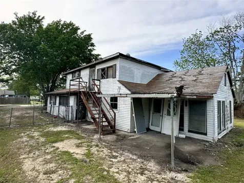 207 S 5th Street Highlands TX 77562