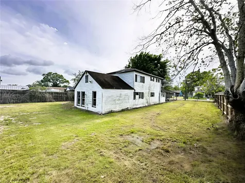 207 S 5th Street Highlands TX 77562
