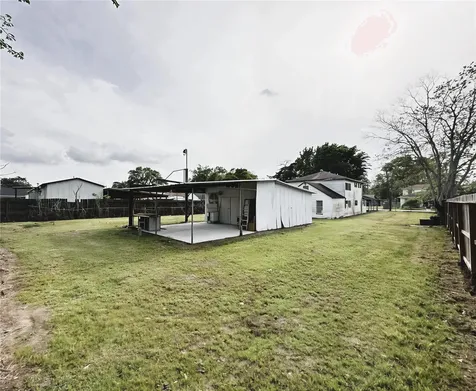 207 S 5th Street Highlands TX 77562