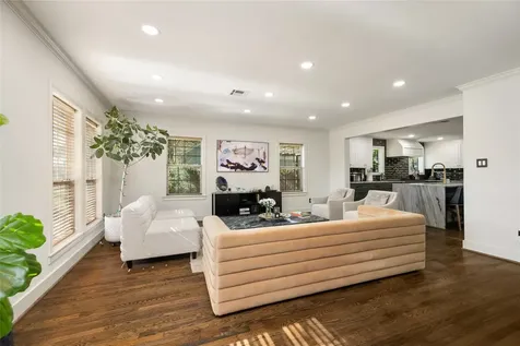 516 W 30th Street Houston TX 77018