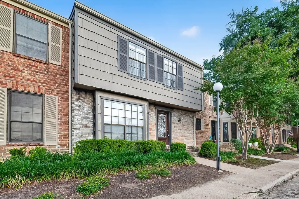 7505 Memorial Woods Drive 24 Houston TX 77024