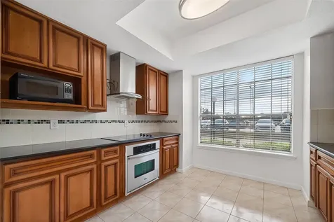 7505 Memorial Woods Drive 24 Houston TX 77024