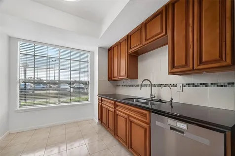 7505 Memorial Woods Drive 24 Houston TX 77024