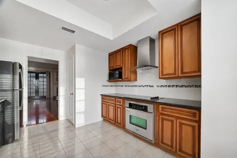 7505 Memorial Woods Drive 24 Houston TX 77024
