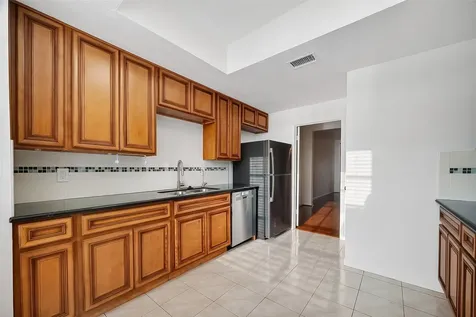 7505 Memorial Woods Drive 24 Houston TX 77024