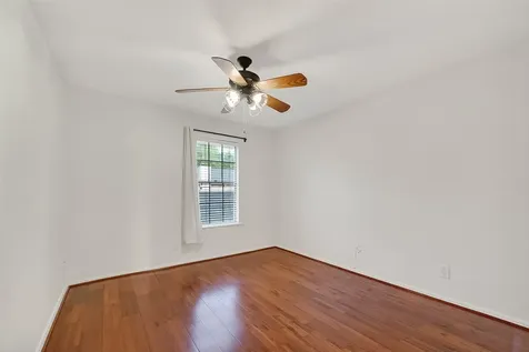 7505 Memorial Woods Drive 24 Houston TX 77024