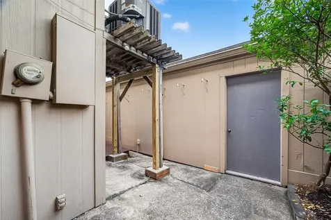 7505 Memorial Woods Drive 24 Houston TX 77024