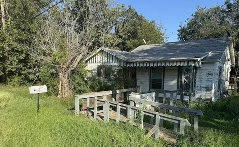 1112 N Austin Street Comanche TX 76442
