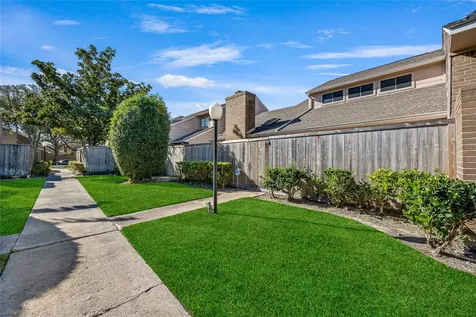 13852 Hollowgreen Drive 303/5 Houston TX 77082