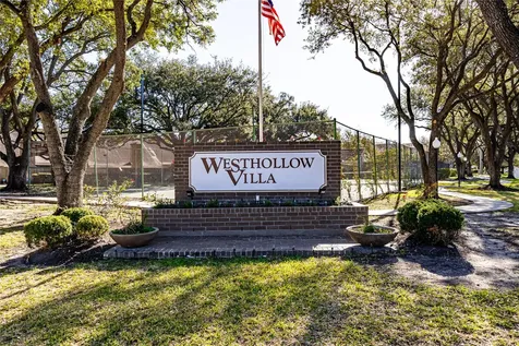 13852 Hollowgreen Drive 303/5 Houston TX 77082