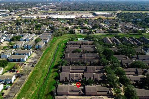 13852 Hollowgreen Drive 303/5 Houston TX 77082