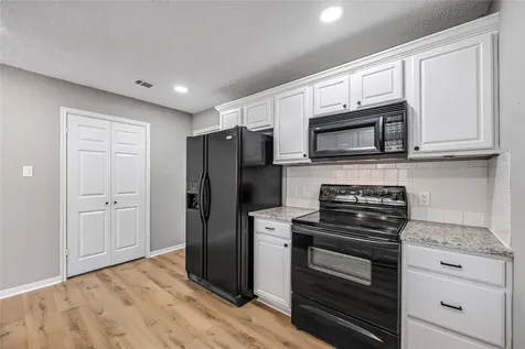 13852 Hollowgreen Drive 303/5 Houston TX 77082