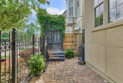 1340 W 25th Street Houston TX 77008