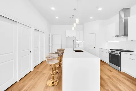 5325 Rue Street Houston TX 77033
