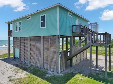 996 Alicia Drive Gilchrist TX 77617