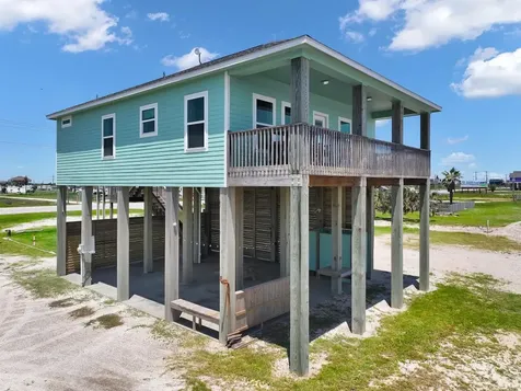996 Alicia Drive Gilchrist TX 77617