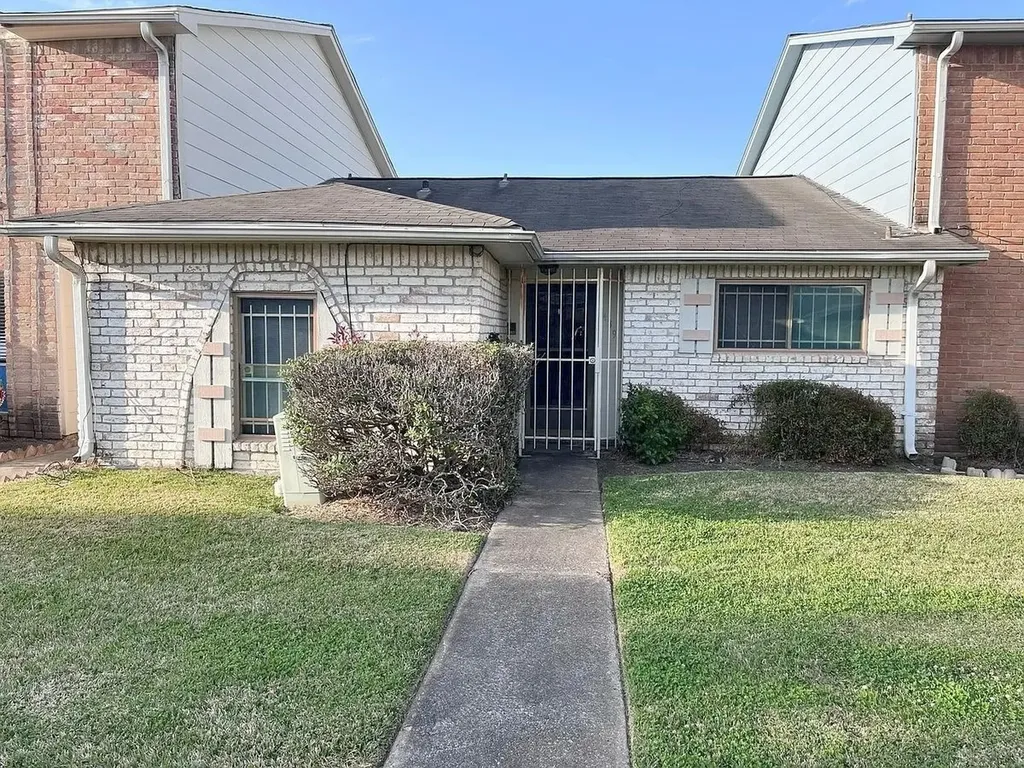 6439 S Briar Bayou Drive Houston TX 77072