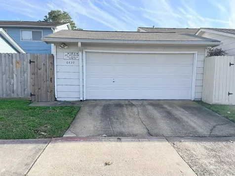 6439 S Briar Bayou Drive Houston TX 77072