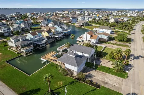 1007 Tiki Tiki Island TX 77554