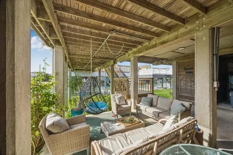 1007 Tiki Tiki Island TX 77554