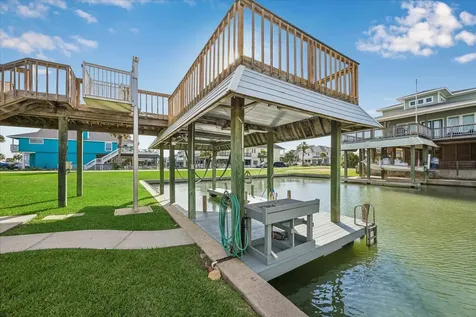 1007 Tiki Tiki Island TX 77554