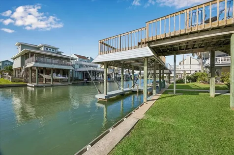 1007 Tiki Tiki Island TX 77554