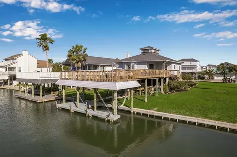1007 Tiki Tiki Island TX 77554