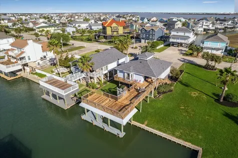 1007 Tiki Tiki Island TX 77554