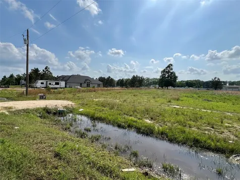 547 Road 5105 Cleveland TX 77327