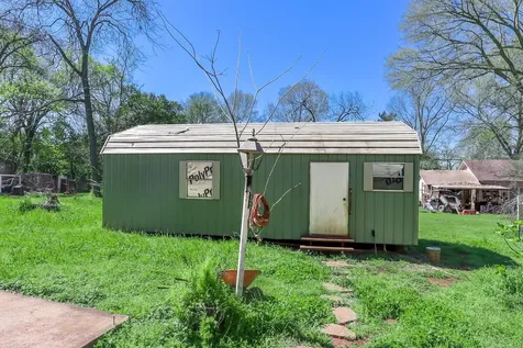 101 W Planters Street San Augustine TX 75972