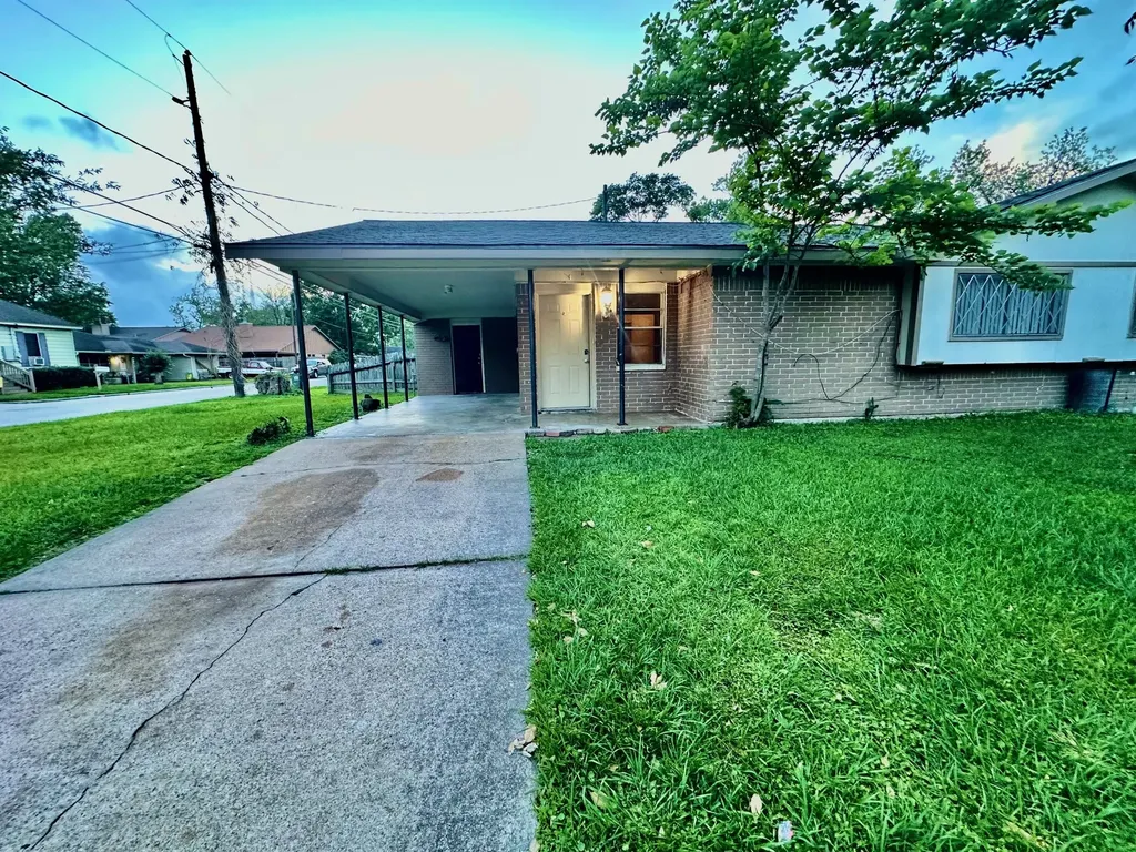 320 S Avenue F Humble TX 77338