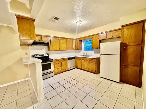 320 S Avenue F Humble TX 77338