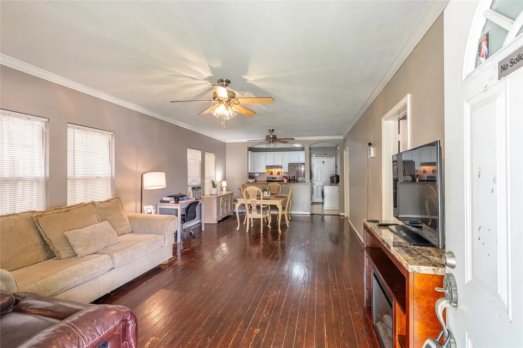 909 Virginia Street South Houston TX 77587