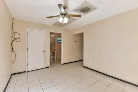 212 Danna Lane Houston TX 77009