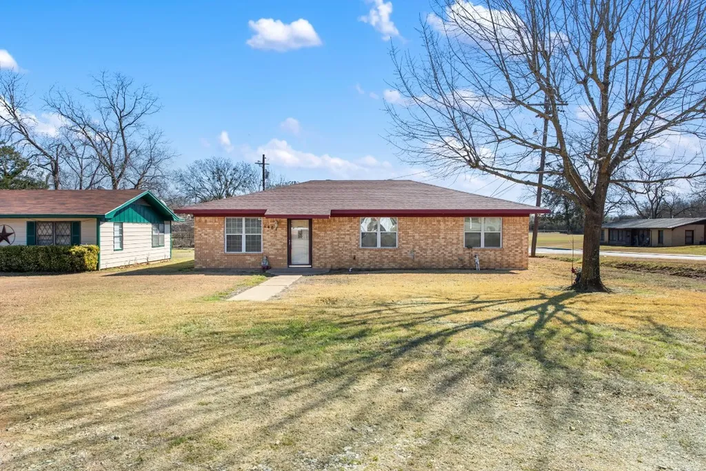 1407 W 6th Street Caldwell TX 77836