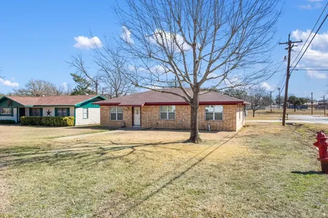 1407 W 6th Street Caldwell TX 77836