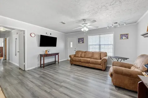 1407 W 6th Street Caldwell TX 77836