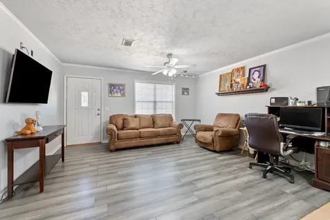 1407 W 6th Street Caldwell TX 77836