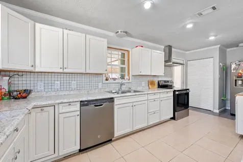 1407 W 6th Street Caldwell TX 77836